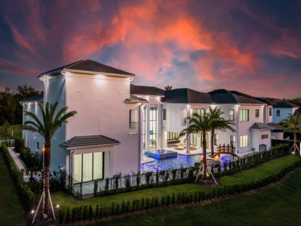 Luxurious 8-Bedroom Vacation Home in Orlando - Private Pool & Resort Amenities